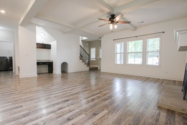 Building Photo - Pet Friendly Four Bedroom!
