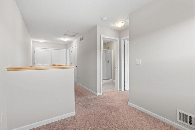 Building Photo - 731 Mercer St