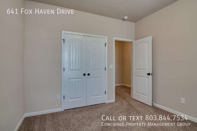 Building Photo - 641 Fox Haven Dr