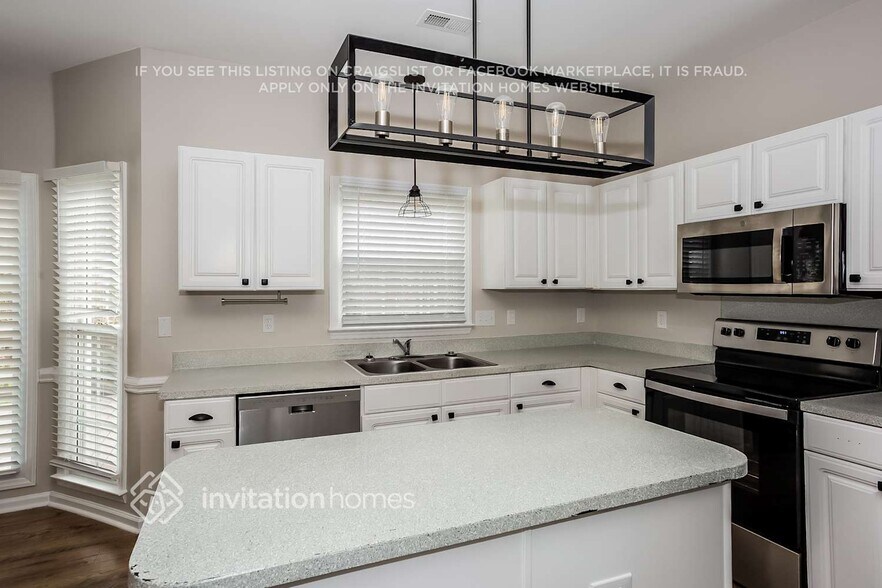 Building Photo - 15708 Berryfield St