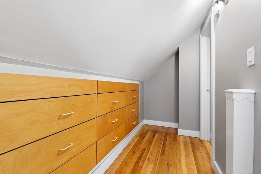 Building Photo - 80 Irving St