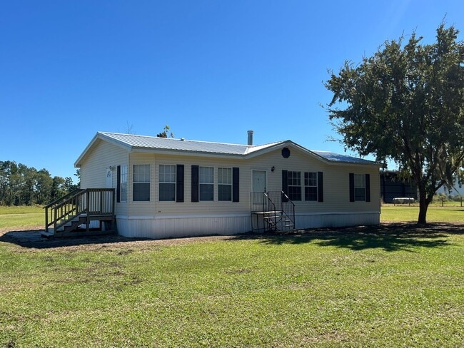 Building Photo - 3 Bedroom 2 Bath home on 1 acre in Wellborn