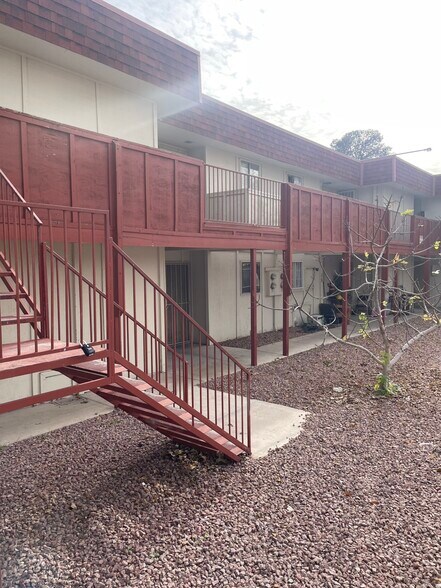 Building Photo - 840 King Richard Ave