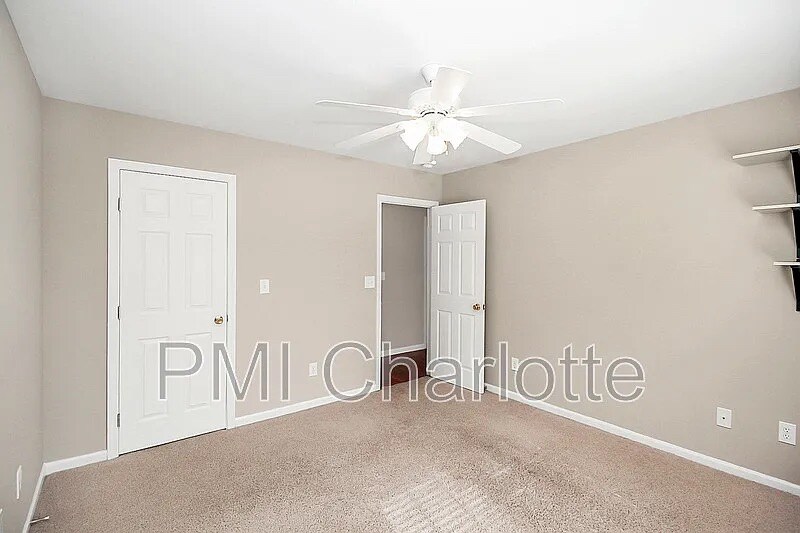 Building Photo - Room in House on S Ridge Ave