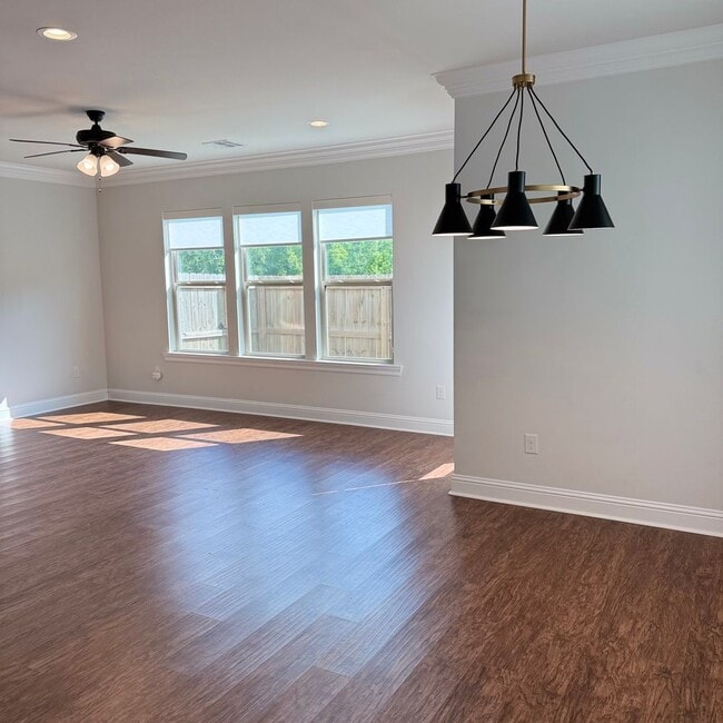 Building Photo - Beautiful 3BR / 2.5BA Townhouse Just 4 Miles from LSU!  Cottages at University Villas