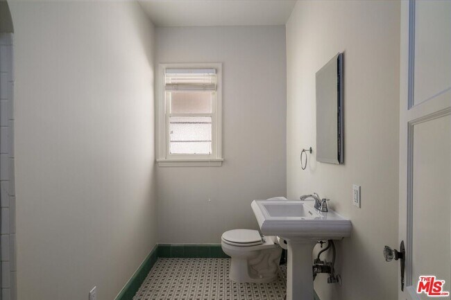Building Photo - 2030 Laurel Canyon Blvd