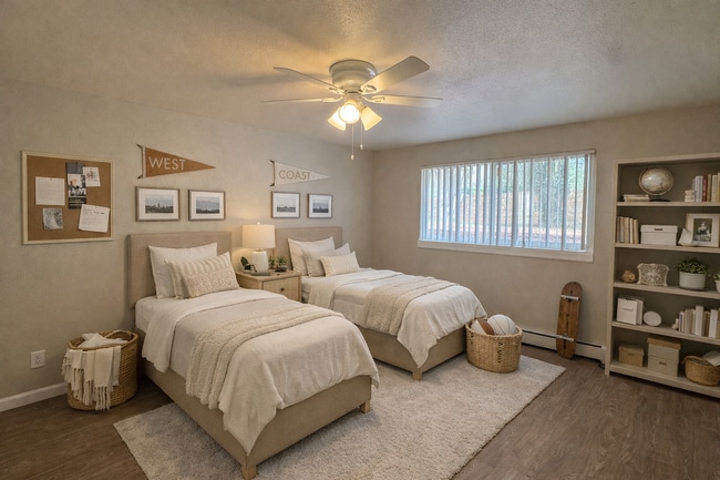 Building Photo - 215 S Ingalls St