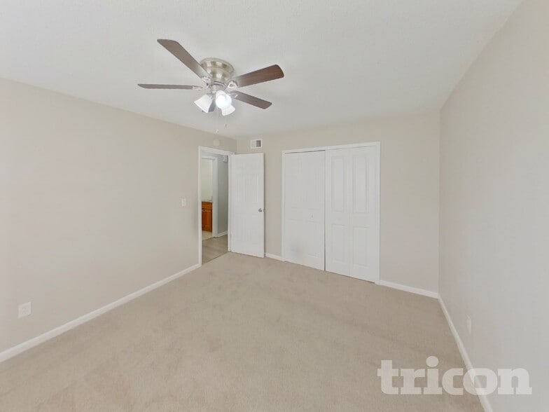 Building Photo - 1002 Saxon Ct