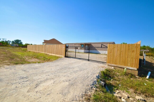 Building Photo - 25 Road 5608