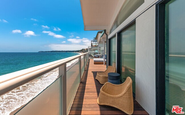 Building Photo - 27044 Malibu Cove Colony Dr