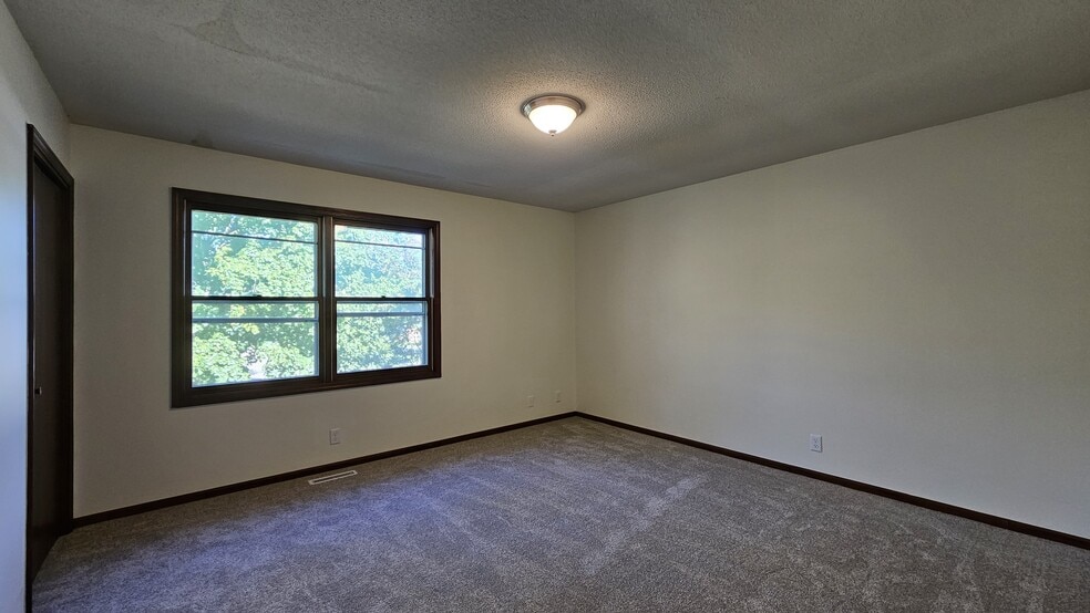 Building Photo - 680 Wildwood Dr