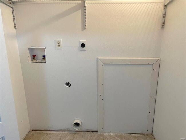 Building Photo - 601 White Oak Dr