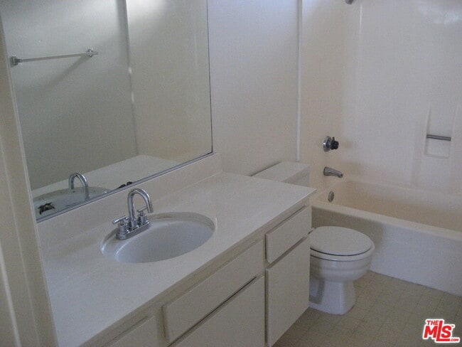 Building Photo - 10123 Hanna Ave