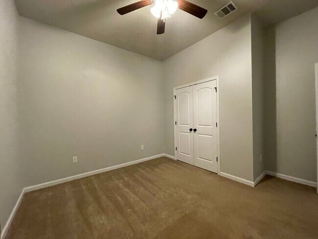 Building Photo - Berkshire Beauty