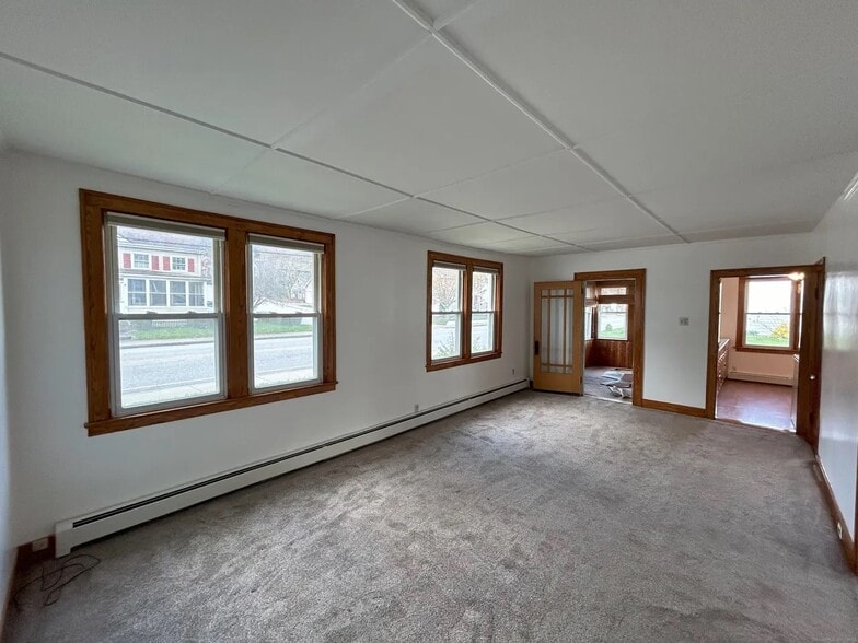 Building Photo - 108 Main St