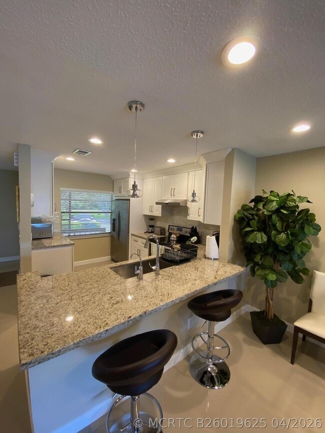 Building Photo - 9285 Vista Del Lago