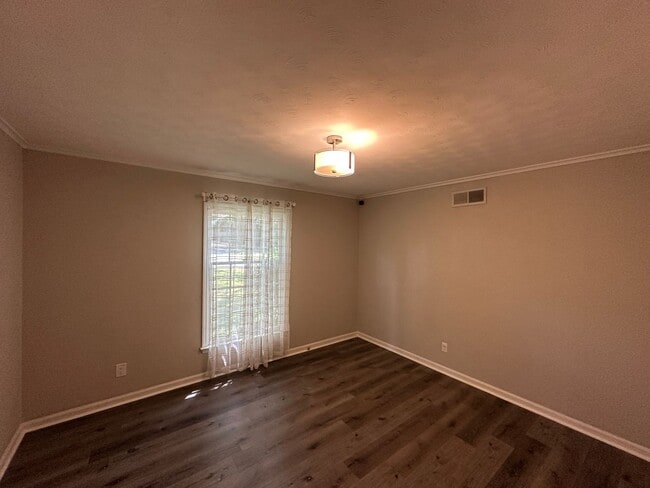Building Photo - 289 Woodmont Dr