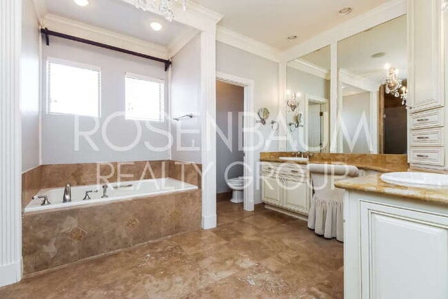 Building Photo - Luxury Living in Scottsdale’s McDowell Mou...