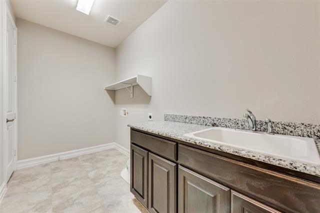 Building Photo - 2818 Balmoral Dr