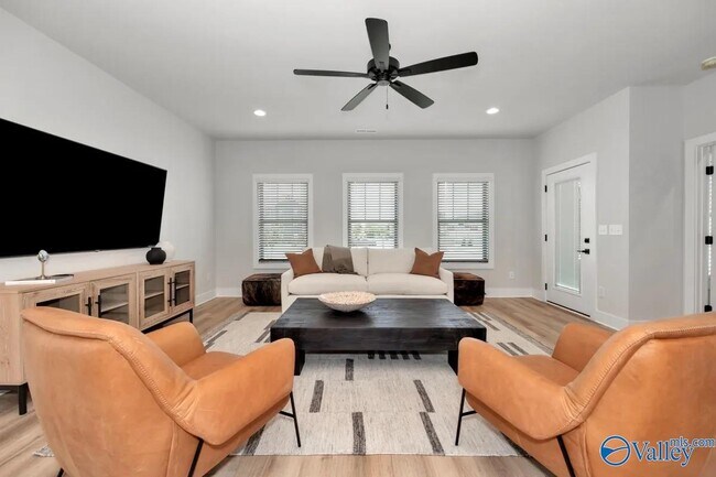 Building Photo - 64 Mountain Vis Cir