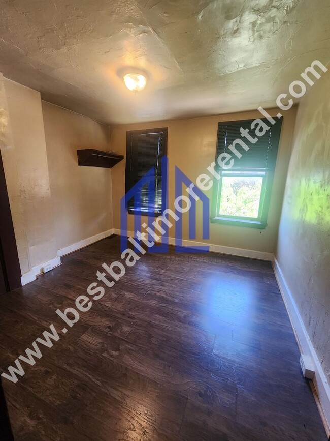 Building Photo - 2 Bedroom Home Available in West Baltimore