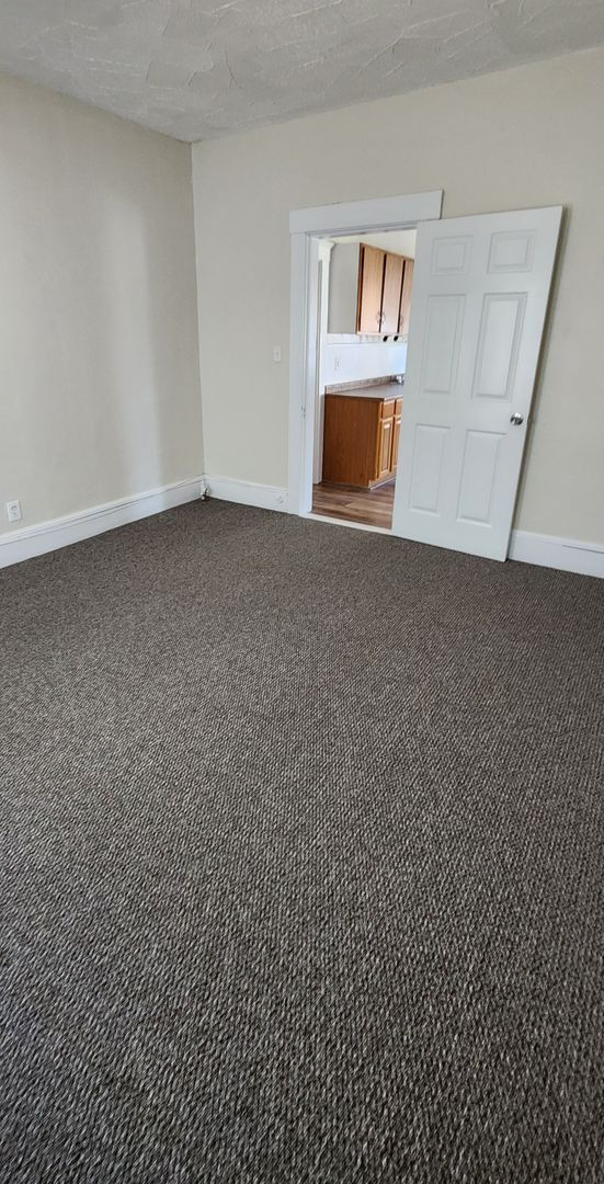 Building Photo - 436 School St