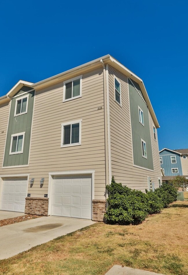 Building Photo - 12603 Telge Rd