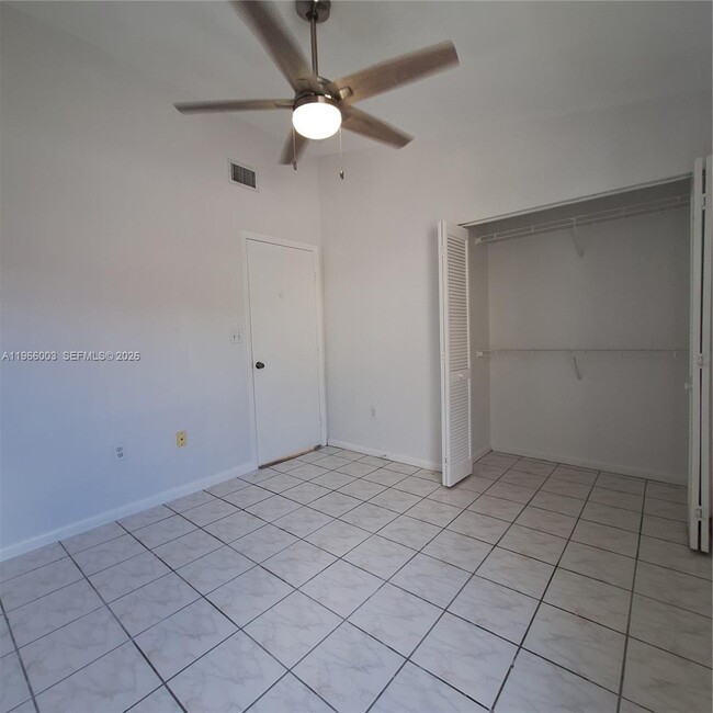 Building Photo - 3214 San Remo Cir