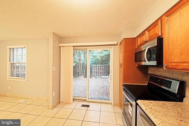 Building Photo - 3334 Webley Ct
