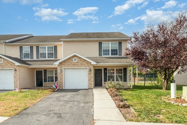 Building Photo - 3 bedroom townhouse in Carlisle