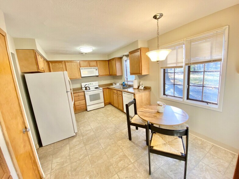 Building Photo - 15548 Brewster Rd