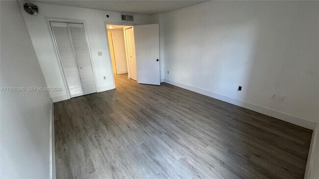 Building Photo - 9688 Fontainebleau Blvd