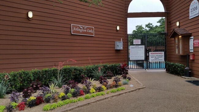 Building Photo - 2312 Balsam Dr