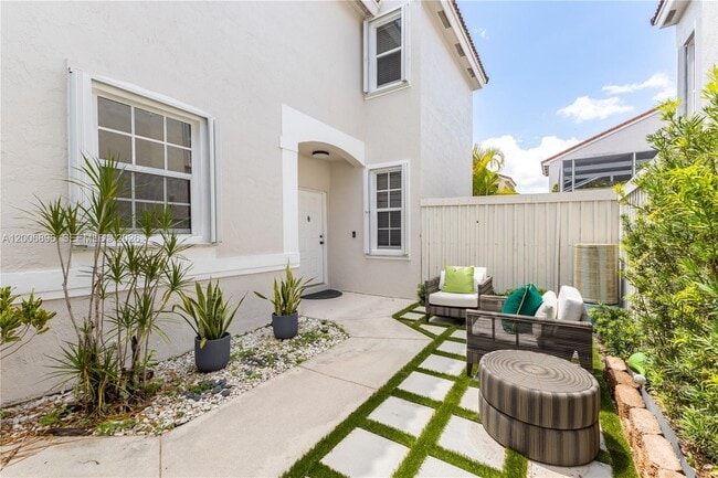 Building Photo - 14972 SW 50th Ct