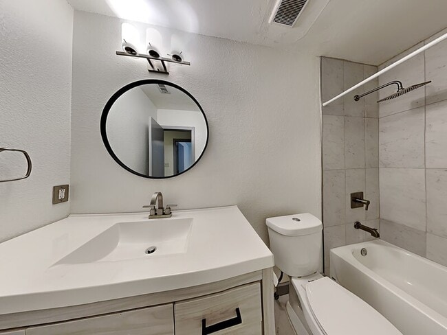 Building Photo - 10304 Blackjack Oaks Dr