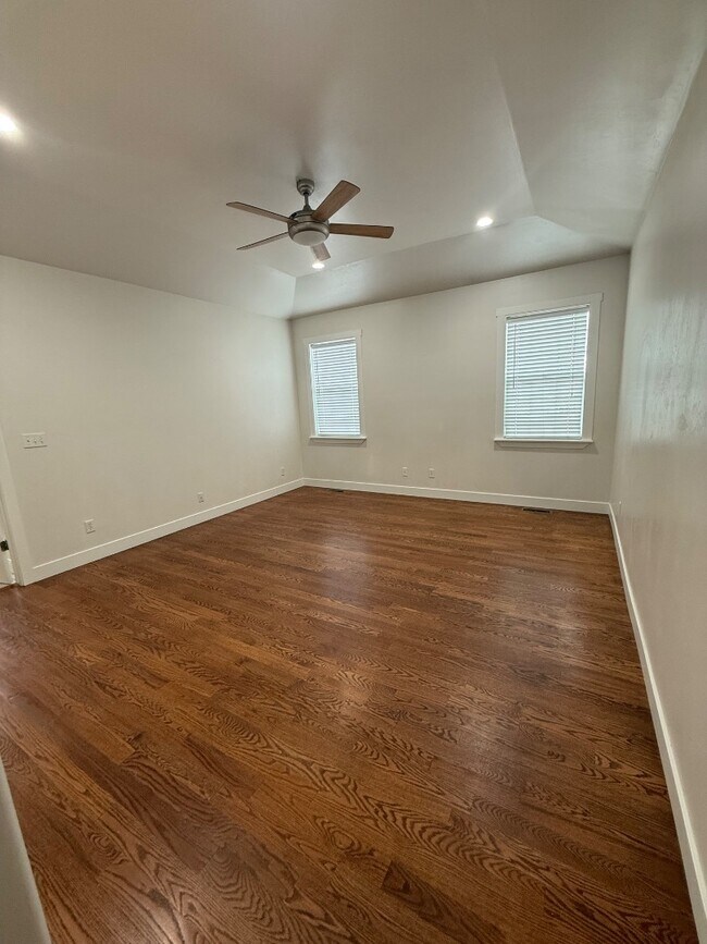 Building Photo - 2630 New Orchard Ct