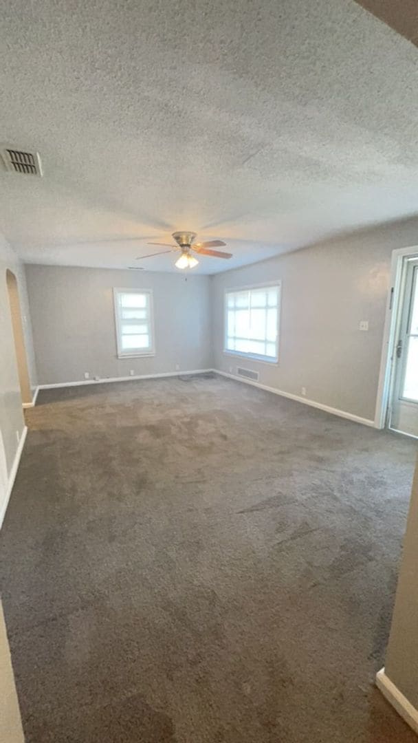 Building Photo - Large 2 Bedroom home with a Garage