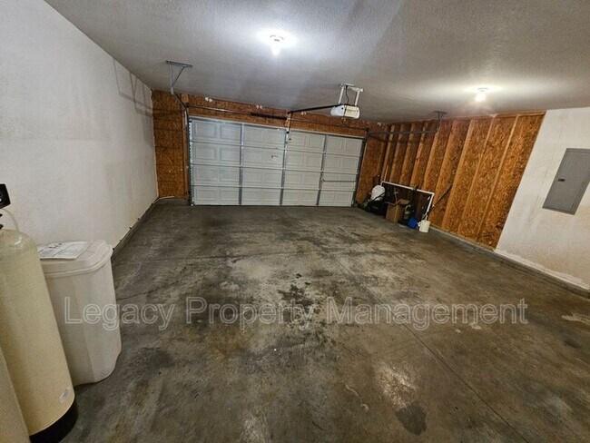 Building Photo - 312 Walnut Crossing Dr