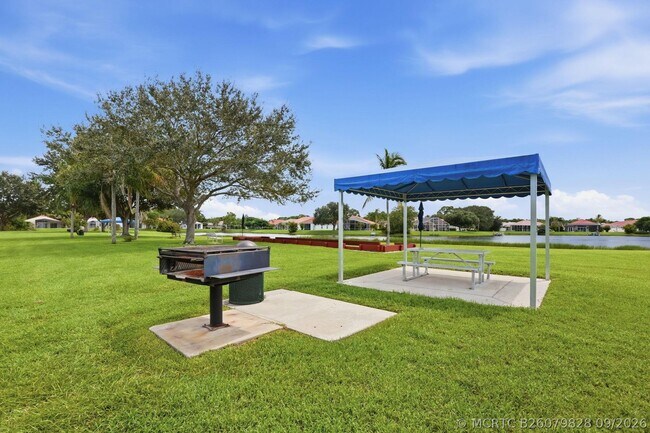 Building Photo - 707 SW San Salvador Cv