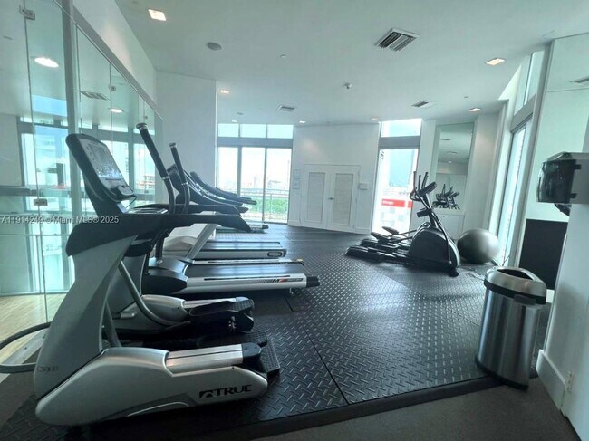 Building Photo - 350 S Miami Ave