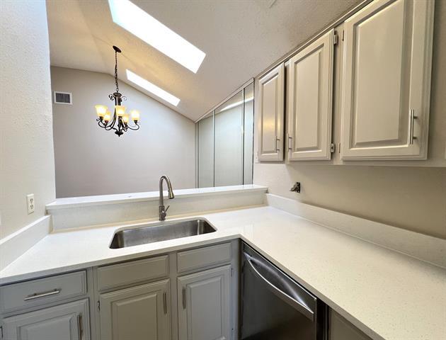 Building Photo - 5013 Hearthcrest Dr