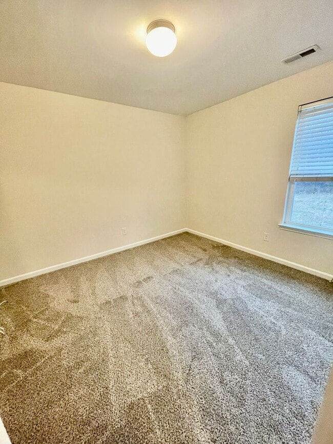 Building Photo - 244 Village Creek Way