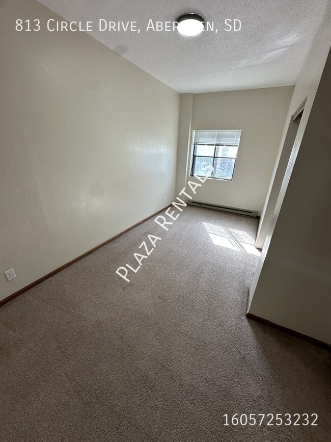 Building Photo - 10 9th Ave NE