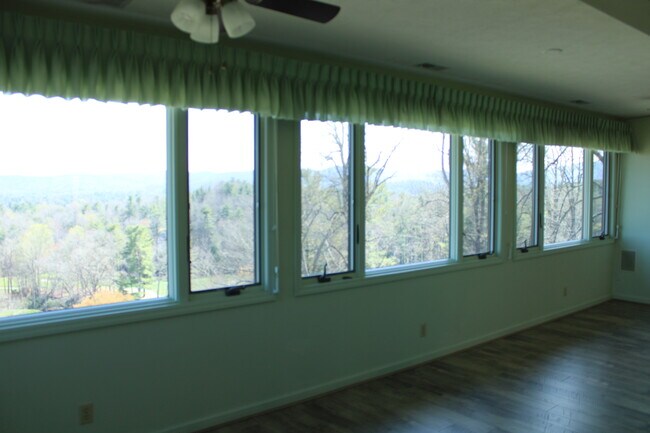 Building Photo - 140 Bent Tree Dr