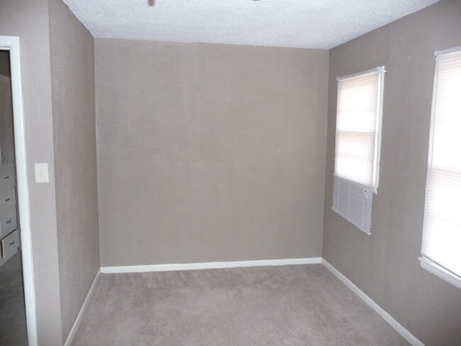 Building Photo - 4303 NW Ridgecrest Dr