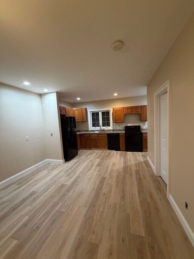 Building Photo - 33 Brunelle Dr