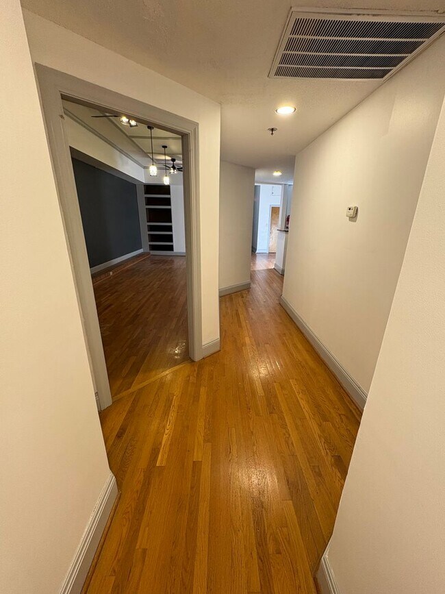 Building Photo - 201 Summit Loft