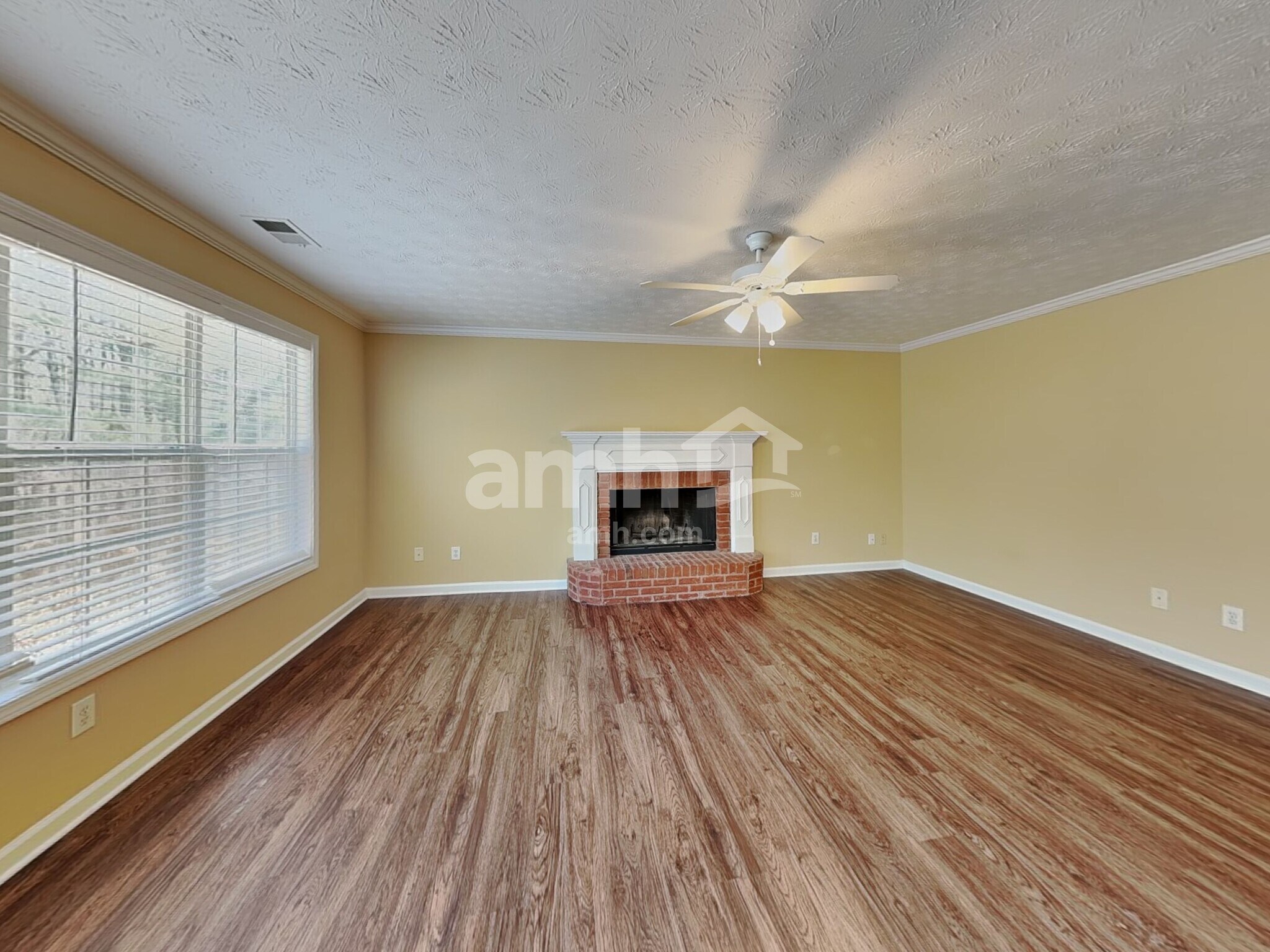 Building Photo - 2041 Vintage Oaks Dr