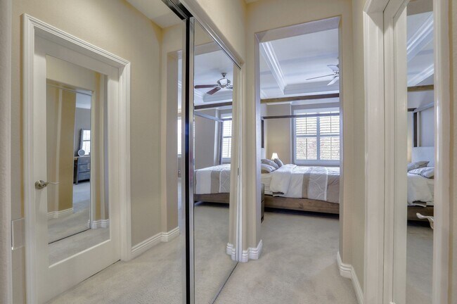 Building Photo - UPGRADED HOME WITH POPULAR FLOOR PLAN ELEG...