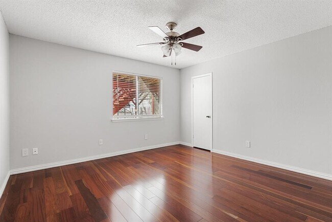 Building Photo - 8303 Wexford Dr